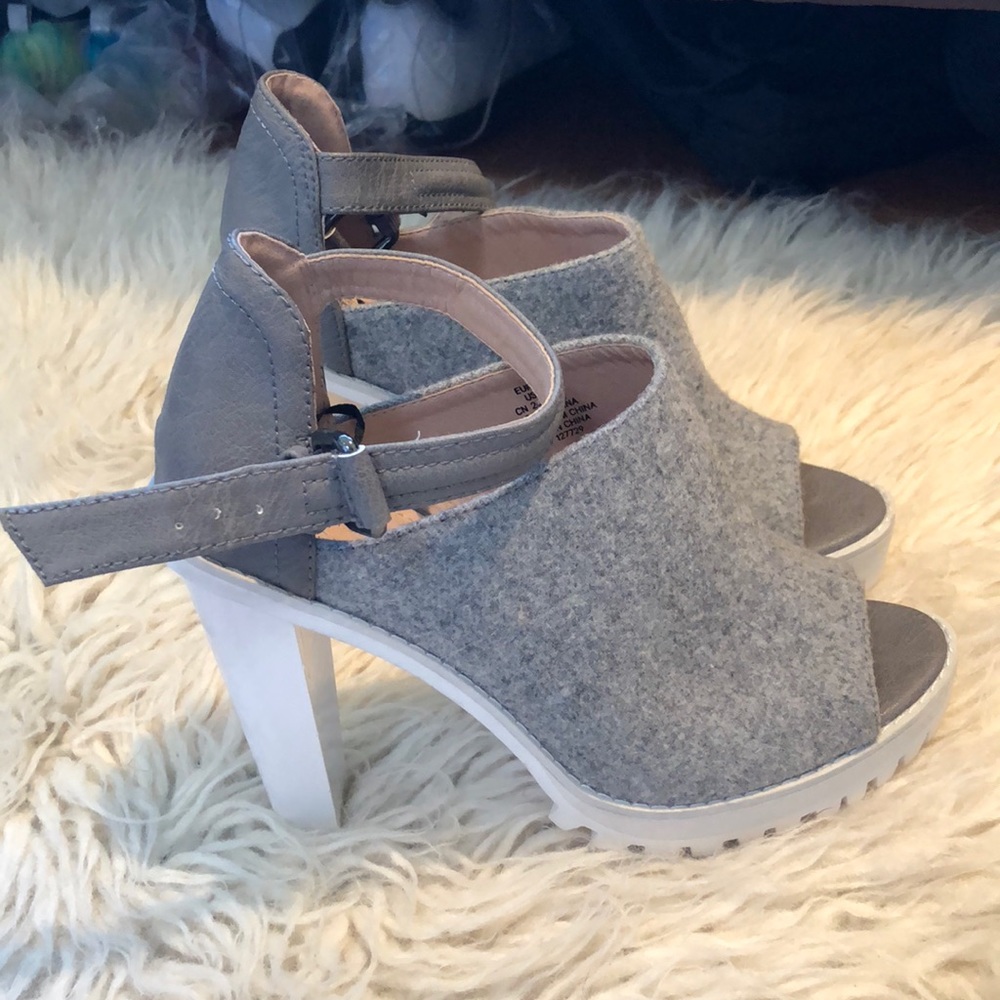 Sleek Grey Wool & Leather Platform Sandals